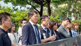 ▲台灣國民眾不滿黃國昌被警察請走。（圖／記者陳怡潔攝影）