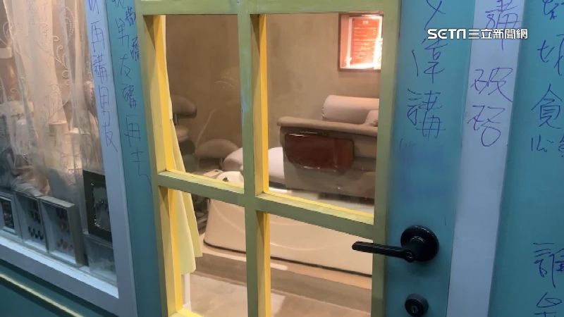 美甲店凌晨被塗鴉　外牆寫辱罵、恐嚇字眼