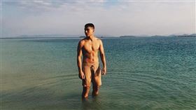 《鬼咧號》身材健壯的法德利費薩爾，大方秀身材，IG坐擁近600萬追蹤者，超高人氣(圖／翻攝Fadly Faisal IG)