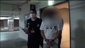 芳明館角頭黃清源6日遭拘提到案。（圖／翻攝畫面）