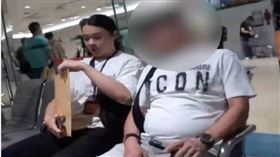 ▲萬華芳明館角頭黃清源6日入境台灣被逮，隨後就有人項媒體爆料指出北市警局局長張榮興1年前與角頭密會，有知情人士直指明顯挾怨報復。（圖／翻攝畫面）