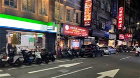 基隆連珍餅店前爆發債務糾紛。（圖／翻攝畫面）