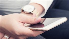 跨境網購如有產品瑕疵可找消保官，貨到付款爭議可向貨運業者反映，遇網購詐騙則向警察報案，若想進一步自保，可下載APP做實名通關。（示意圖／圖取自Pixabay圖庫）
