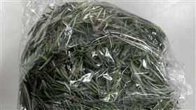 台北市衛生局今公布生鮮蔬果檢驗殘留農藥最新稽查結果，發現14件產品不符規定，「食代嚴選」販售的迷迭香竟有19種農藥超標。（圖／北市衛生局提供）