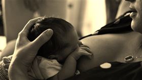 母乳,親餵,媽媽,母愛,吸允,示意圖/pixabay