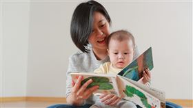 信誼年度幼兒語言大調查發現，74%幼兒在一歲前已接受親子共讀洗禮。（圖／信誼基金會提供）
