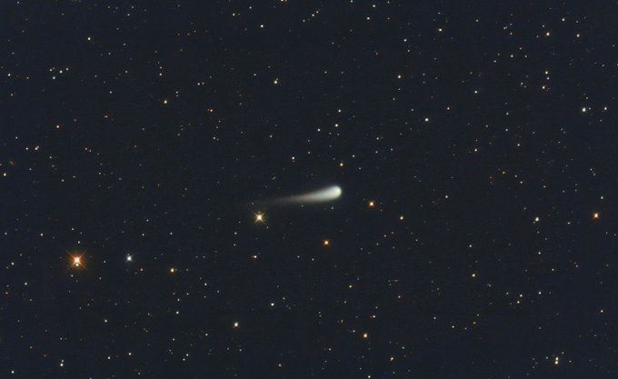 北部夜空驚見超亮彗星　網驚：世界末日?