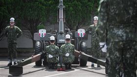 國軍禮砲連演練 強調動作一致性及默契國軍禮砲連將於總統副總統就職典禮致上最高軍禮21聲禮砲，在8日演練中，強調動作一致性及默契。中央社記者游凱翔攝  113年5月8日