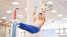 ▲「亞洲貓王」唐嘉鴻近期返回母校國立臺灣師範大學進行訓練。（圖／臺師大提供）