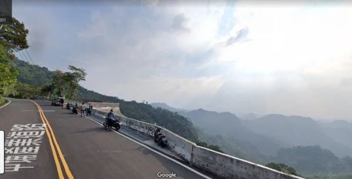 台中太平136線道全程皆為山路，陡坡、狹彎路段多，少年發生離奇摔溝意外。(示意圖/翻攝GOOGLEMAP)