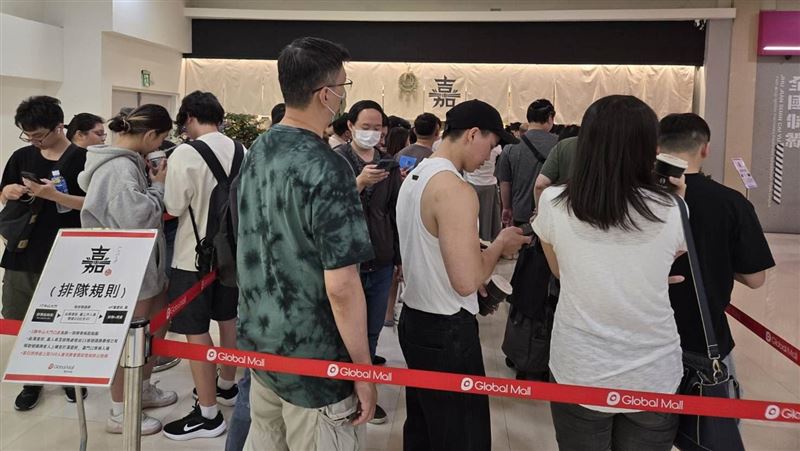 「漢堡排_嘉」開幕炸裂　凌晨4點搶頭香