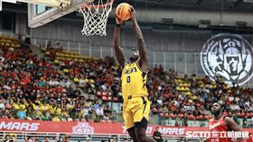 ▲T1季後賽，中信特攻阿巴西飛身灌籃。（圖／記者劉彥池攝影）