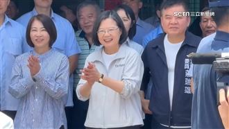 小英卸任前回老家祭祖！楓港鄉親熱情迎接