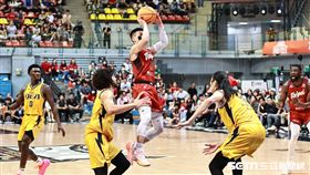 ▲T1季後賽，臺北戰神林秉聖跳投。（圖／記者劉彥池攝影）