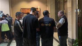 新北三重警傳滅門慘案，警方到場蒐證。（圖／翻攝畫面）