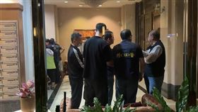 新北三重警傳滅門慘案，警方到場蒐證。（圖／翻攝畫面）