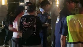 新北三重警傳滅門慘案，警方到場蒐證。（圖／翻攝畫面）