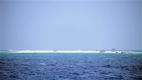 菲律賓首次南海鐵線礁海洋生態調查國際媒體21日前往南海鐵線礁，採訪菲律賓科研人員首次在鐵線礁進行的海洋生態調查。中央社特約記者Edward Bungubung攝  113年3月27日