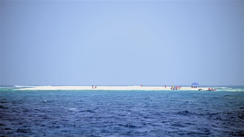 中國疑在南海造人工島　菲派船監控仙賓礁