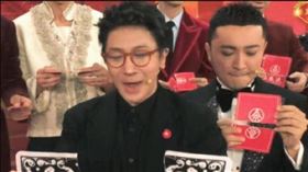 魔術師劉謙在春晚表演魔術。（圖／翻攝自新浪新聞）