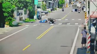 雙方都沒看！男騎士慘撞輕熟女骨折