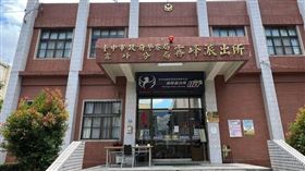 警局內部疑包庇，台中偵查隊長竟然在職棒簽賭案現場。（圖／翻攝自霧峰派出所臉書）