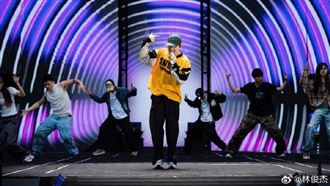 小粉紅和林俊傑有仇？花4500元又喊：退票