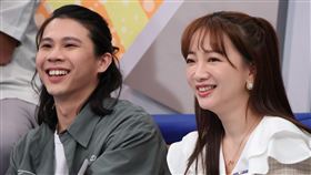 玉兔（右）、Howard夫妻（圖／中天提供）