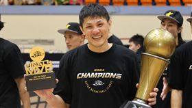 裕隆納智捷老將周士淵奪下FMVP。（圖／籃球協會提供）
