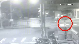 貨車送牛奶！婦未走斑馬線遭撞倒血流不止