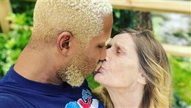 63歲謝利爾（Cheryl McGregor）與26歲古蘭宣布懷孕。
（圖／翻攝leolove_3 IG）