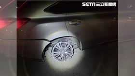 國道驚見超狂駕駛，爆胎堅決不停車，一路開了24公里遠。（圖／翻攝畫面）