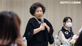 徐巧芯,黃越綏,老太婆