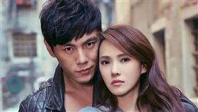 伊能靜（右）和秦昊結婚7年多，感情甜蜜。（圖／翻攝微博）