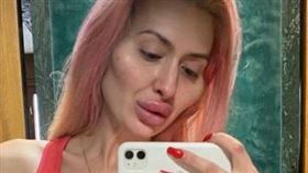 安娜塔西亞過往容貌自然，與現在的高顴骨樣貌相差極大。（圖／翻攝自just queen IG）