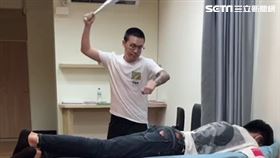 天道盟太陽會鄭姓幹部命令旗下小弟執行家法。（圖／翻攝畫面）