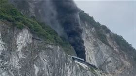 蘇花路廊台9線159.3公里大清水明隧道今天（14）日上午發生火警，大清水明隧道隧道上方不明原因起火，冒出陣陣黑煙，警消獲報到場後，已先交管封閉該路段，消防人員同時佈水線搶救滅火，詳細起火原因仍待調查釐清。