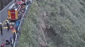 新／男站阿里山崖邊　他調頭確認人不見了