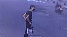 明德外役監逃犯方青山，逃亡1日後，於14日下午在台中潭子落網。（圖／翻攝畫面）