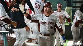 ▲樂天桃猿游擊手林承飛敲出雙殺打，但送回超前分廖健富。（圖／記者劉彥池攝影）