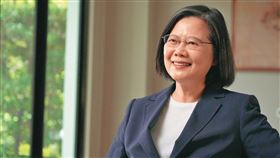 蔡英文於總統官邸接受紀錄片團隊專訪回顧8年執政。（圖／翻攝《變局下的台灣》）