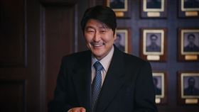 ▲《逆貧大叔》由坎城影帝宋康昊、卞約漢、秦基周、少女時代蒂芬妮 (Tiffany Young)、朱鎮模共同主演。（圖／Disney+提供）