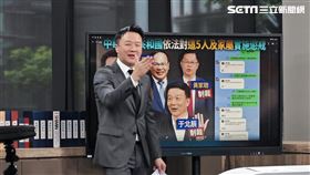 李正皓中午主持網路政論節目《94要客訴》時，開酸來賓「以後要叫我前輩」，並點名網紅四叉貓連他的車尾燈都看不到，笑翻網友。（圖／記者李鴻典攝）