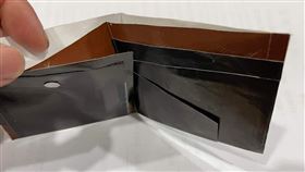 皮夾,LV,禮物,紙紮(翻攝自 爆廢公社)