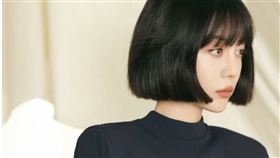 李溪芮被指用名牌拖鞋砸傷代駕。（圖／翻攝自微博）