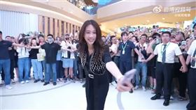 莫文蔚掃樓。（圖／翻攝自微博）