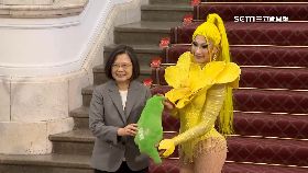 w變裝后謝英1800