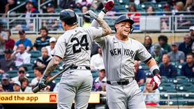 ▲賈吉（Aaron Judge）炸裂467英尺全壘打，單場4支安打都是長打。（圖／翻攝自洋基推特）