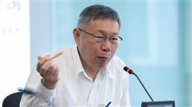 柯文哲15日透過線上節目表示，容積獎勵是都委會在合議制下的共識決，市長沒有權限、也無法下指導棋。（圖／翻攝自柯文哲臉書）