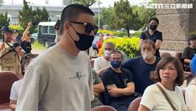 Toyz，販售大麻，入獄前手機交給媽媽，不敢對望，觸景傷情， 母放聲痛哭，(圖／翻攝畫面)